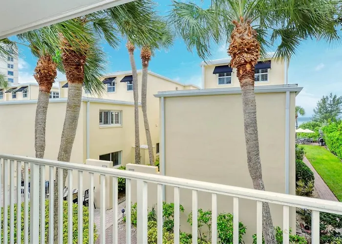 Laplaya 202E Catch The Gentle Gulf Breezes On Your Private Balcony Beneath The Swaying Palms